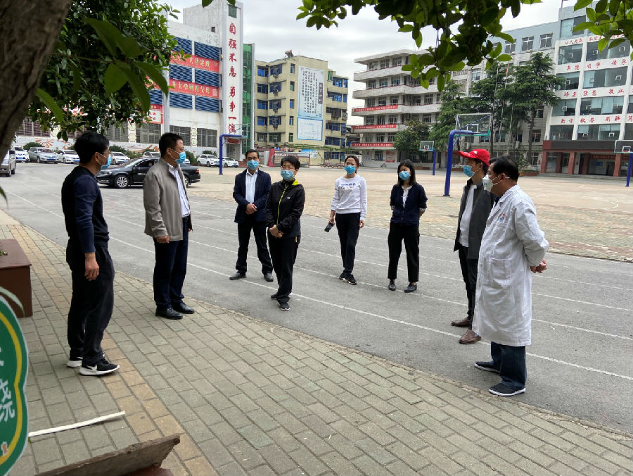 鄂州市副市长程少云检查学校疫情防控复学准备工作